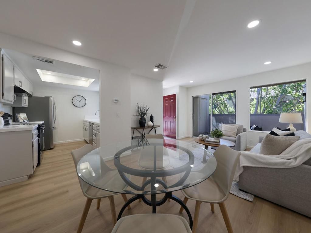 Image 2 of property listing at 841 W California Avenue D, Sunnyvale, CA 94086