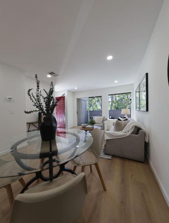 Image 5 of property listing at 841 W California Avenue D, Sunnyvale, CA 94086