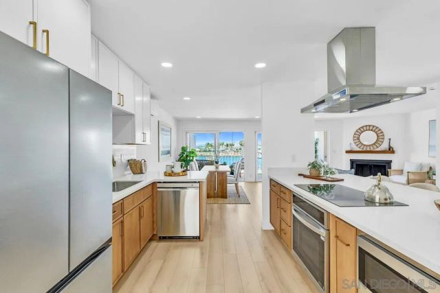 38 Antigua Court, Coronado, CA 92118