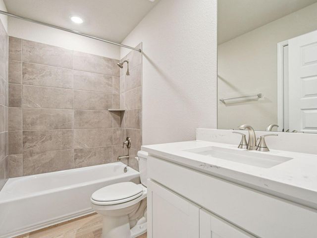150 Coopers Hawk CRST, Cedar Creek, TX 78612