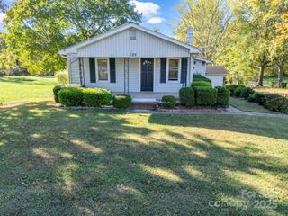 628 New Hope Road, Flat Rock, NC 28731