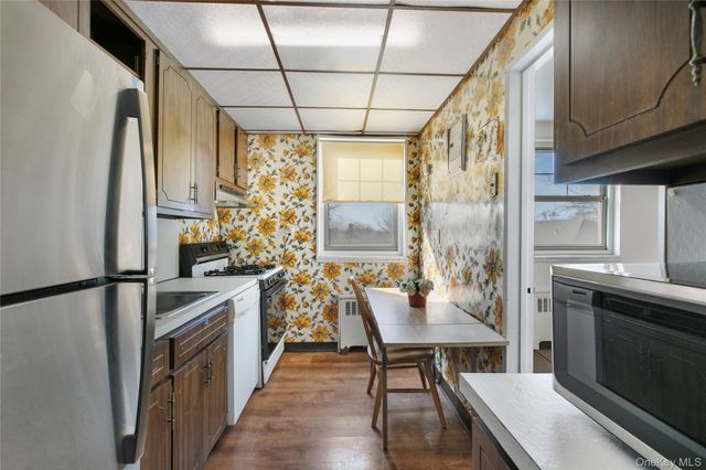 255-14 61st Ave 14, Little Neck, NY 11362