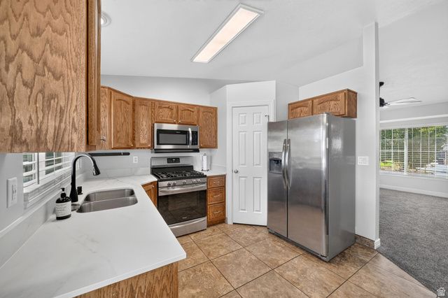2432 W 1915 N, Clinton, UT 84015