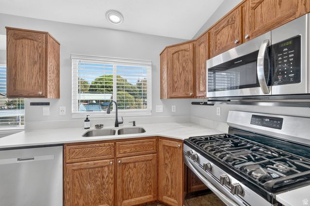 2432 W 1915 N, Clinton, UT 84015