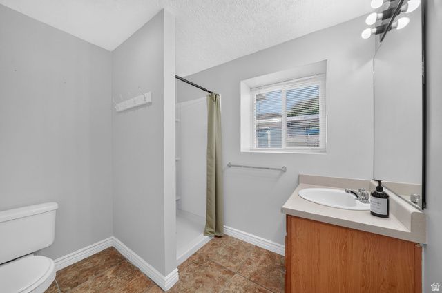 2432 W 1915 N, Clinton, UT 84015