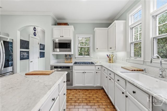 41 Grimball Point Road, Savannah, GA 31406