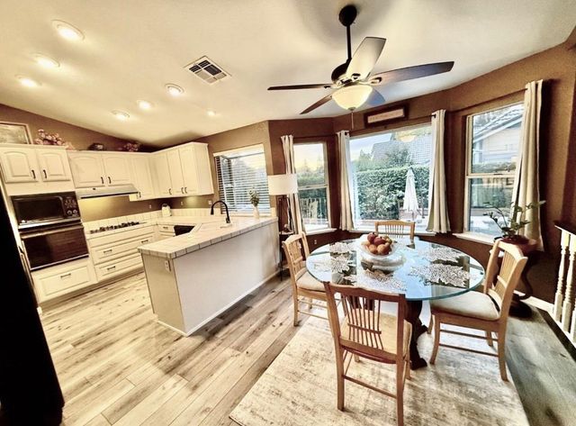 1423 Southwood Way, Roseville, CA 95747