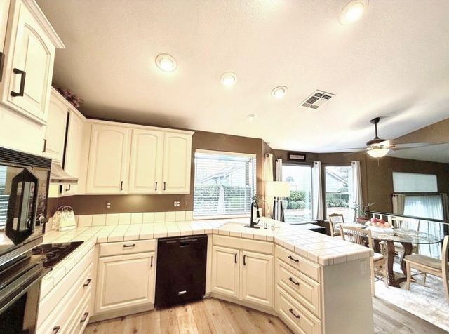 1423 Southwood Way, Roseville, CA 95747