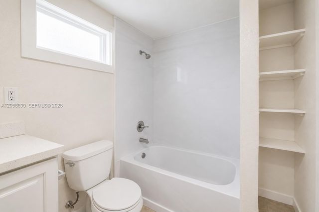 1296 NW 72nd St, Miami, FL 33147