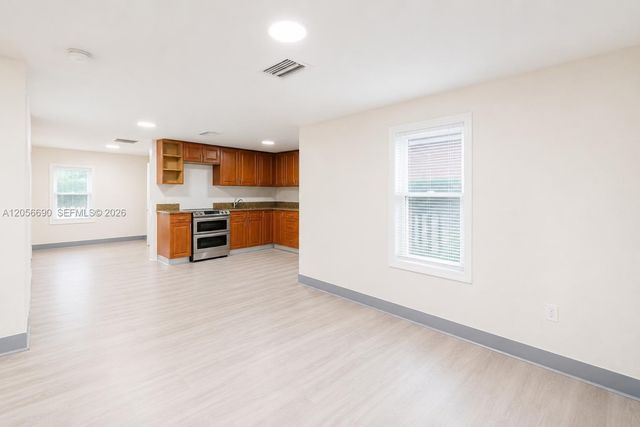 1296 NW 72nd St, Miami, FL 33147
