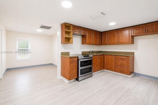 1296 NW 72nd St, Miami, FL 33147