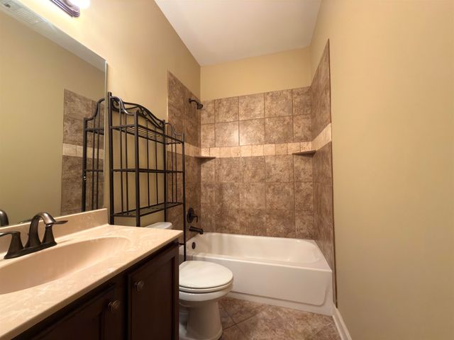 6845 LAGRANGE GROVE DR, Cordova, TN 38018