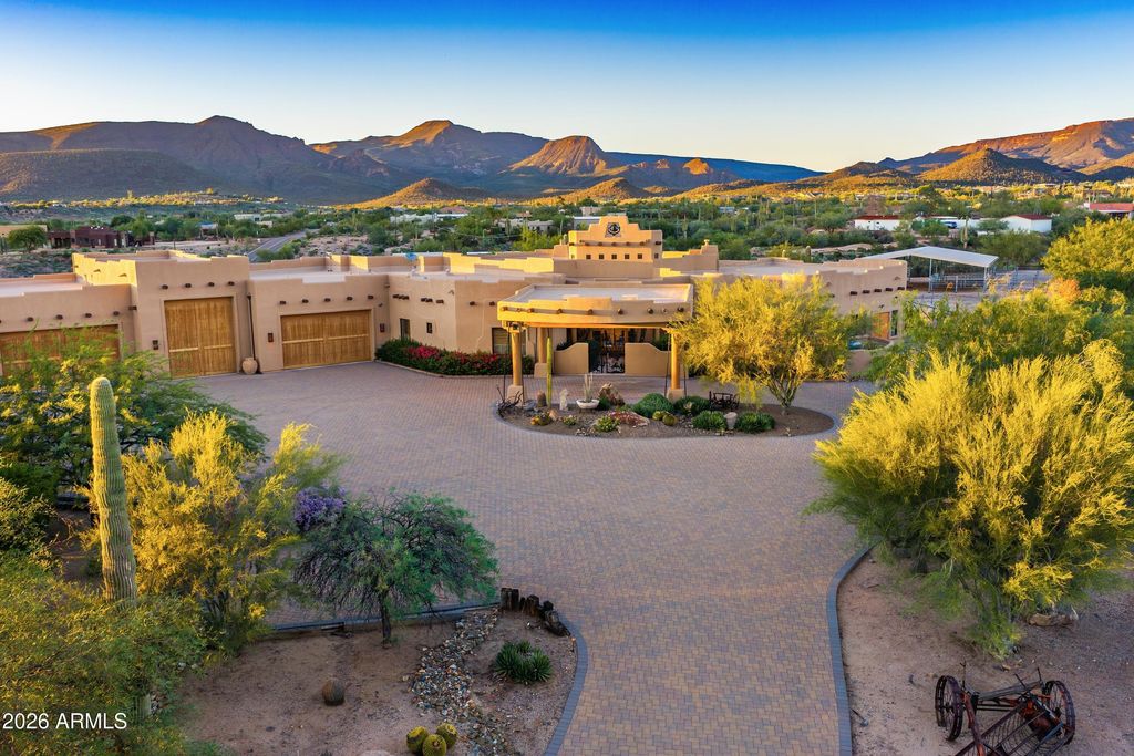 40025 N SPUR CROSS Road, Cave Creek, AZ 85331 — photo 2