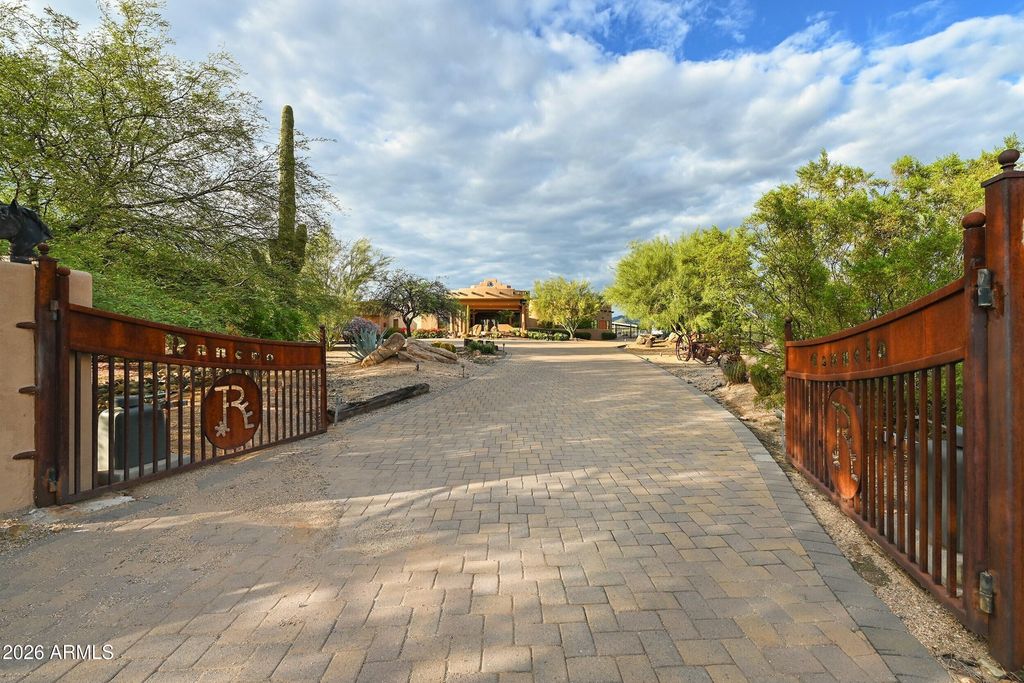 40025 N SPUR CROSS Road, Cave Creek, AZ 85331 — photo 3