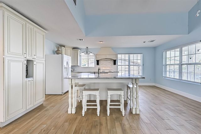 1578 Railroad Avenue, San Leon, TX 77539
