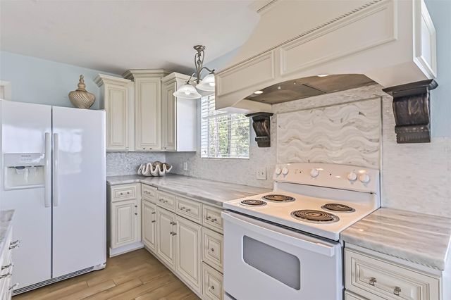 1578 Railroad Avenue, San Leon, TX 77539