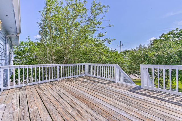 1578 Railroad Avenue, San Leon, TX 77539