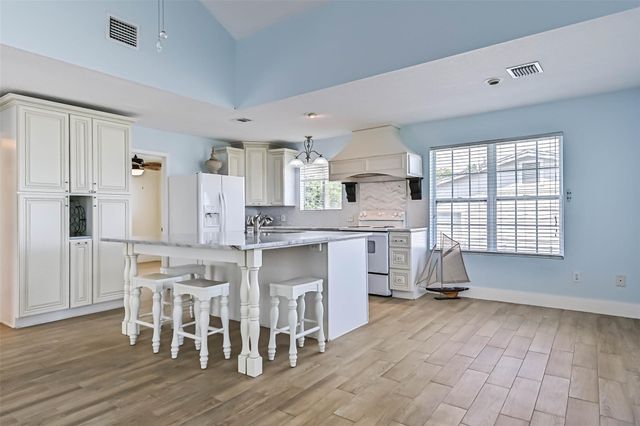 1578 Railroad Avenue, San Leon, TX 77539
