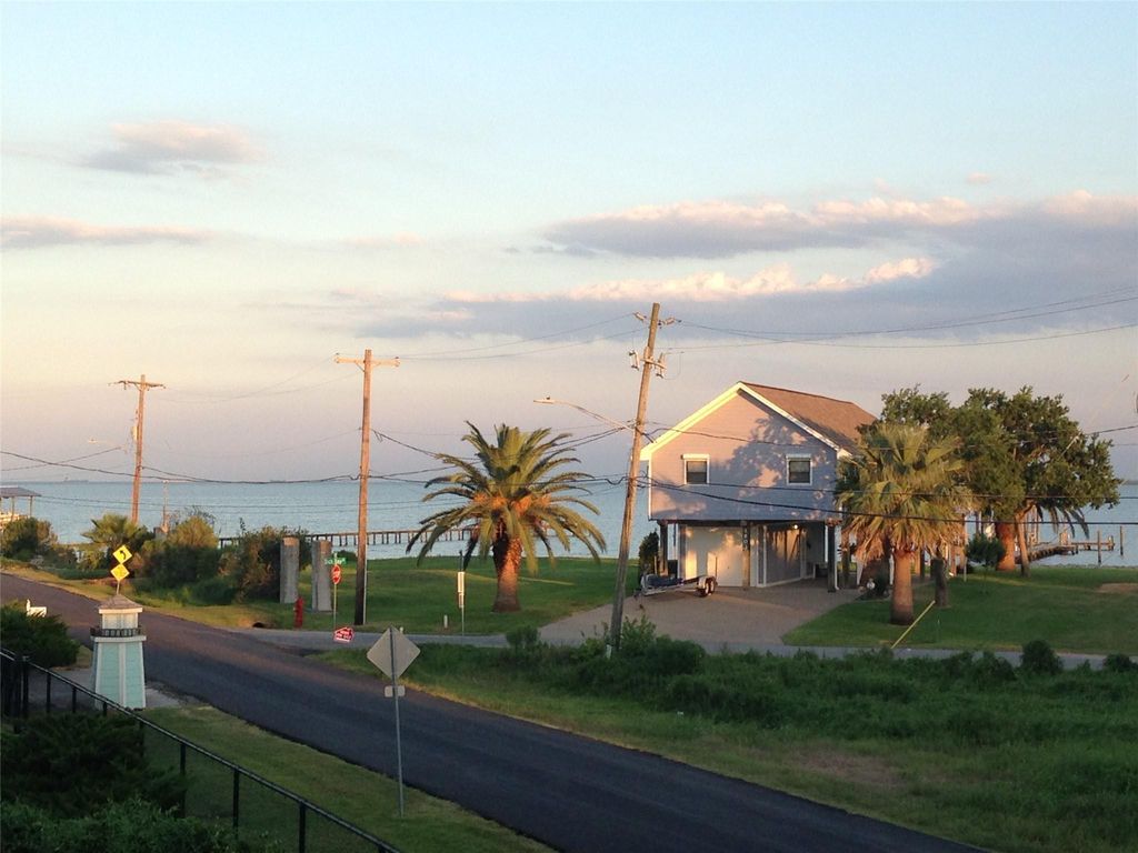1578 Railroad Avenue, San Leon, TX 77539