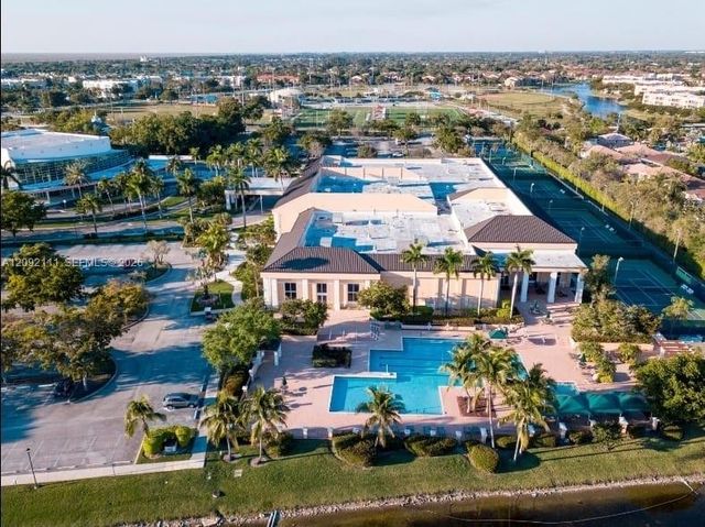 10951 W Clairmont Circle 209, Tamarac, FL 33321