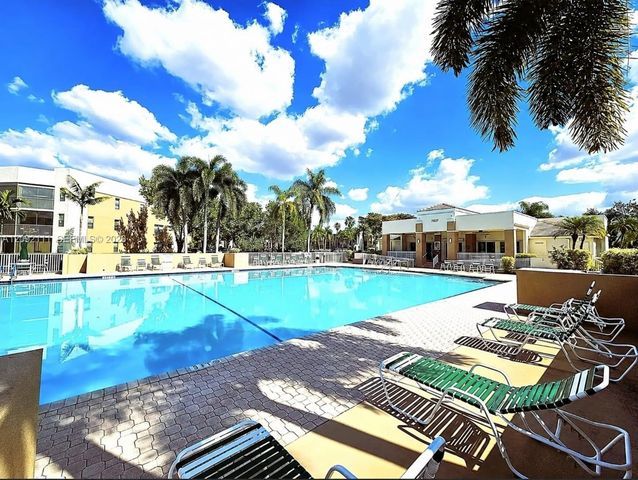 10951 W Clairmont Circle 209, Tamarac, FL 33321