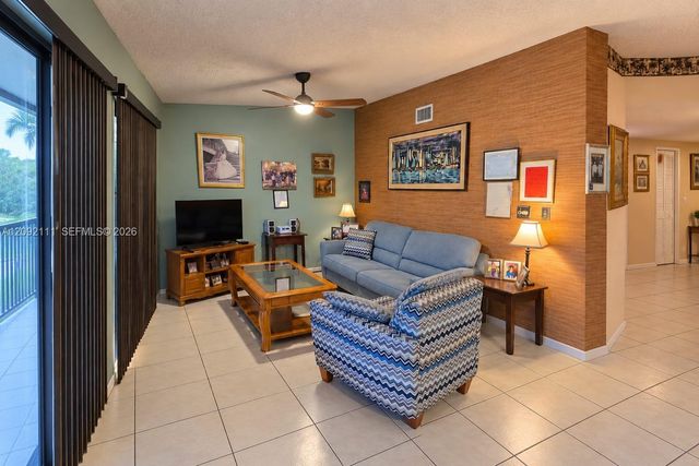 10951 W Clairmont Circle 209, Tamarac, FL 33321