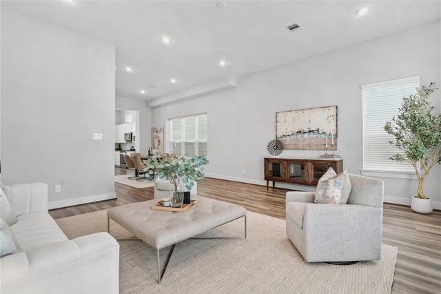 1254 N Post Oak Road A, Houston, TX 77055