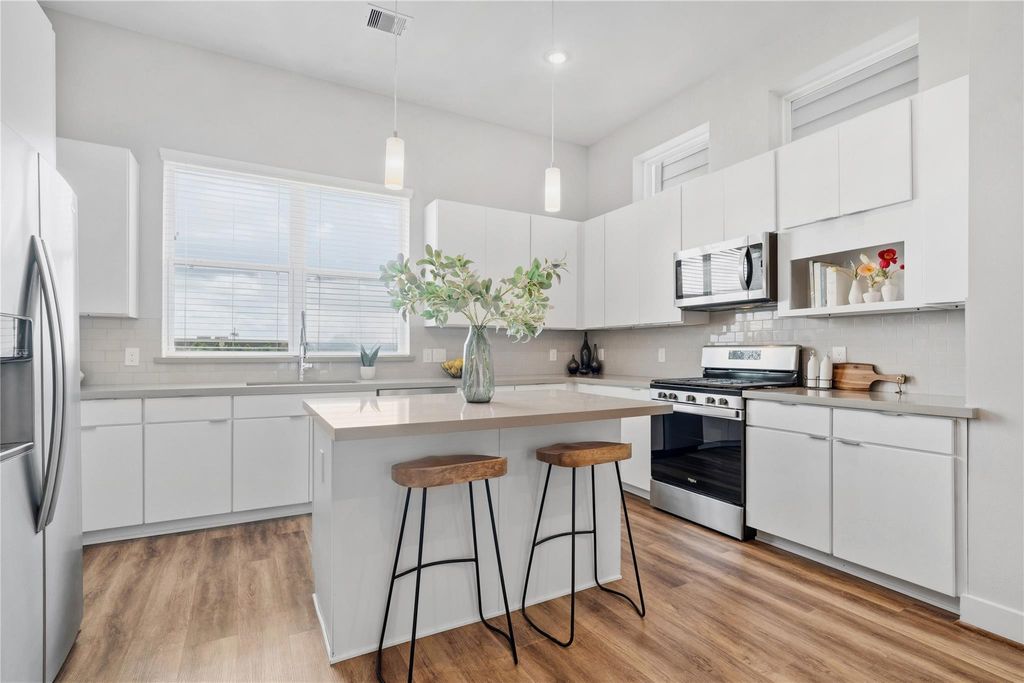 1254 N Post Oak Road A, Houston, TX 77055