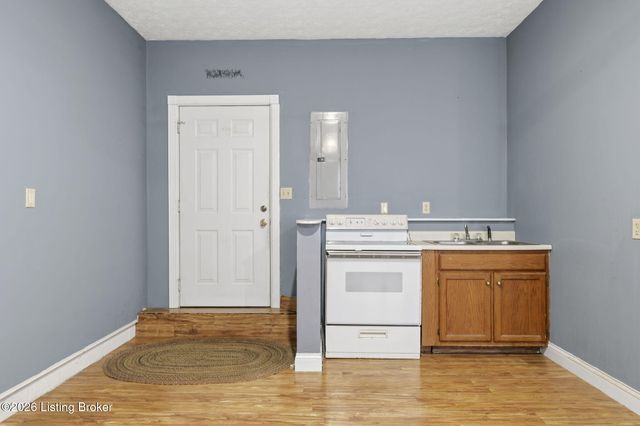 533 Hanging Rock Rd, Leitchfield, KY 42754