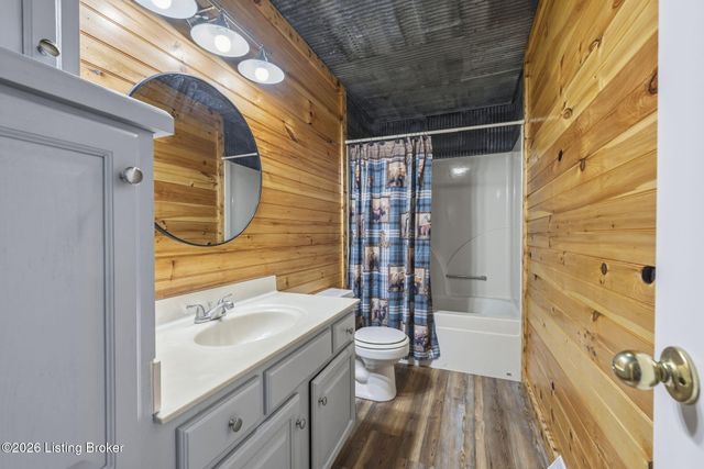 533 Hanging Rock Rd, Leitchfield, KY 42754