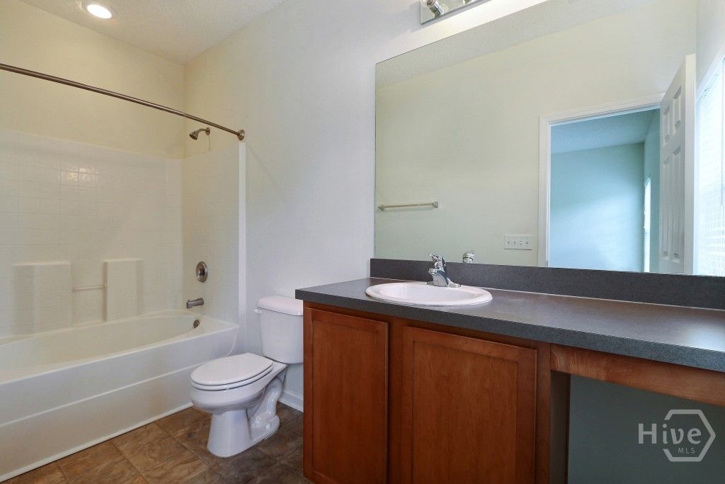 Image 12 of property listing at 20 Evergreen Oak Drive, Richmond Hill, GA 31324