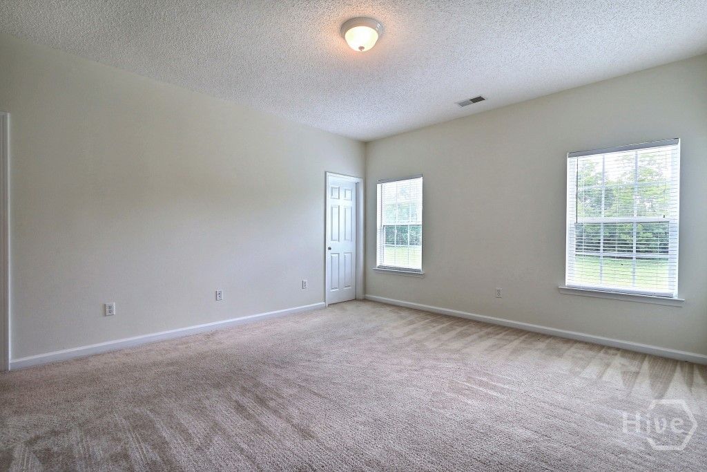 Image 16 of property listing at 20 Evergreen Oak Drive, Richmond Hill, GA 31324