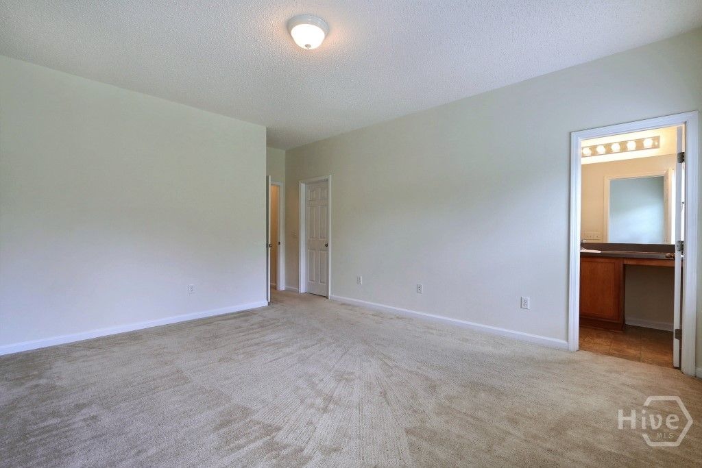 Image 17 of property listing at 20 Evergreen Oak Drive, Richmond Hill, GA 31324