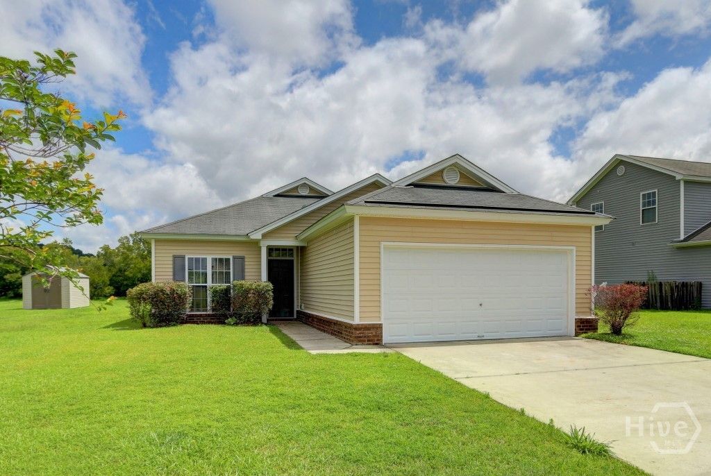 Image 3 of property listing at 20 Evergreen Oak Drive, Richmond Hill, GA 31324