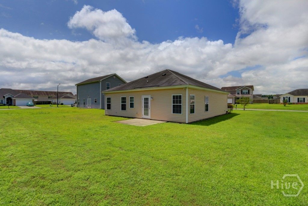 Image 6 of property listing at 20 Evergreen Oak Drive, Richmond Hill, GA 31324