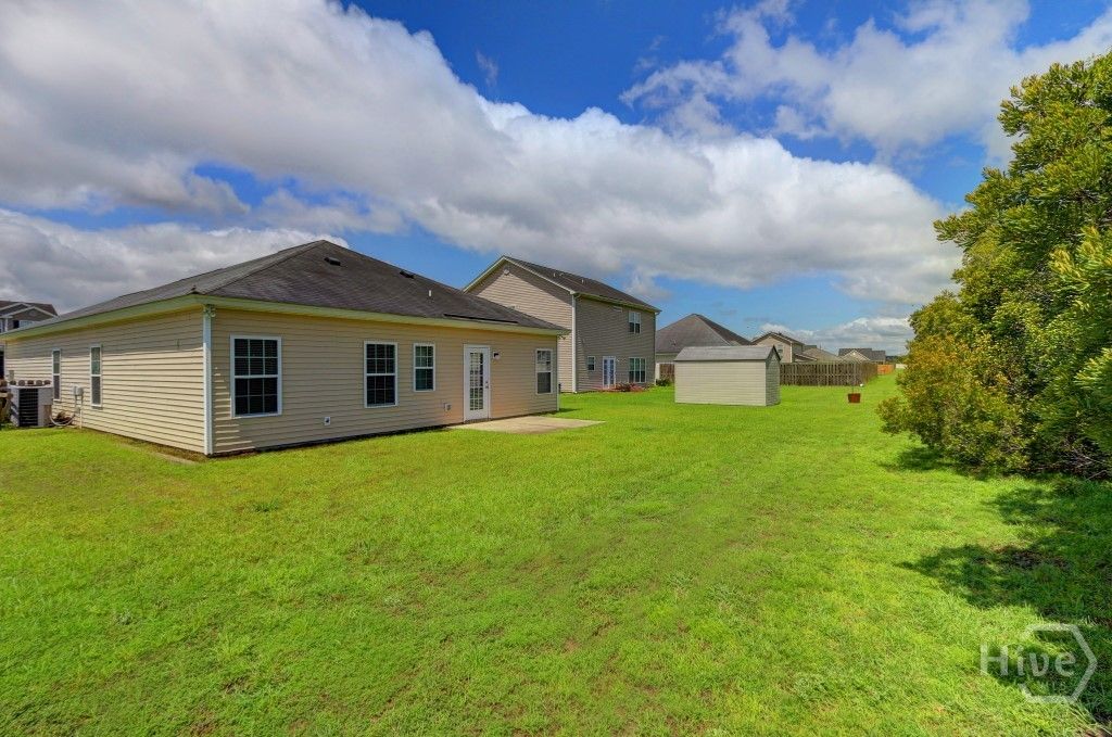 Image 7 of property listing at 20 Evergreen Oak Drive, Richmond Hill, GA 31324