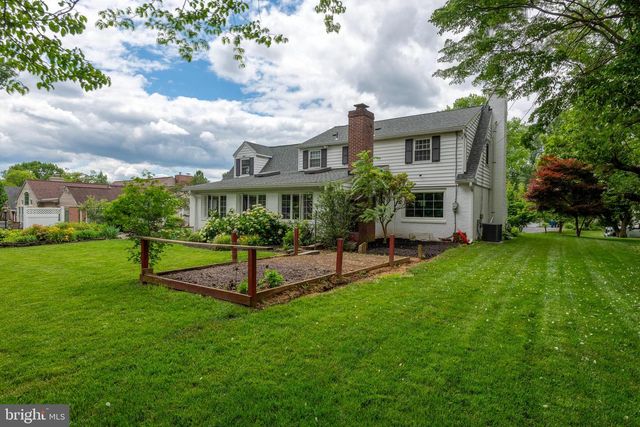 1982 STERLING PL, Lancaster, PA 17601