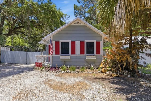 7 61st Street, Yankeetown, FL 34498