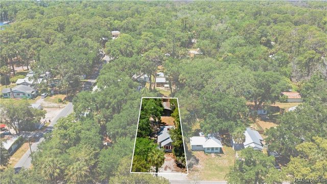 7 61st Street, Yankeetown, FL 34498