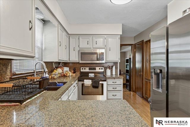 810 Smith Circle, Papillion, NE 68046