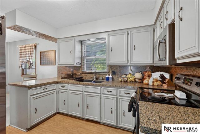 810 Smith Circle, Papillion, NE 68046