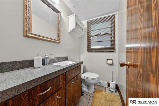 810 Smith Circle, Papillion, NE 68046