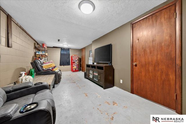 810 Smith Circle, Papillion, NE 68046