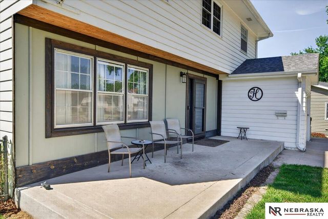 810 Smith Circle, Papillion, NE 68046