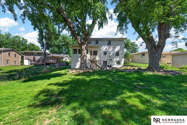 810 Smith Circle, Papillion, NE 68046