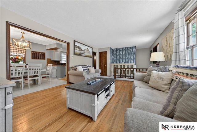 810 Smith Circle, Papillion, NE 68046