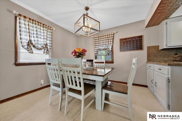 810 Smith Circle, Papillion, NE 68046