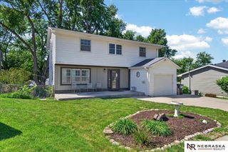 810 Smith Circle, Papillion, NE 68046