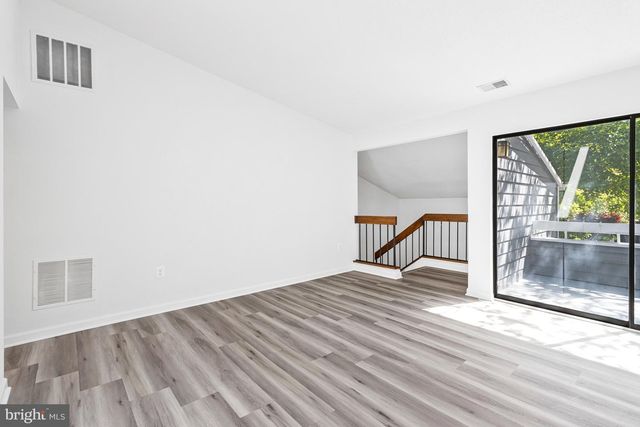 1958-B VILLARIDGE DR, Reston, VA 20191
