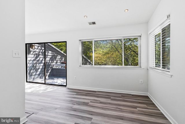 1958-B VILLARIDGE DR, Reston, VA 20191